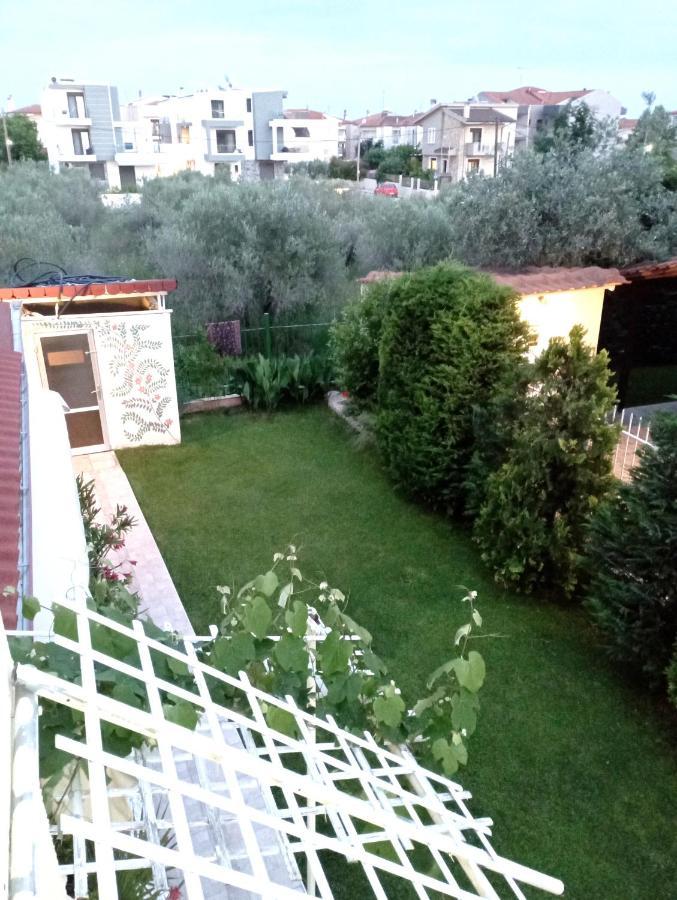 Райский Уголок Nea Moudania Exterior foto