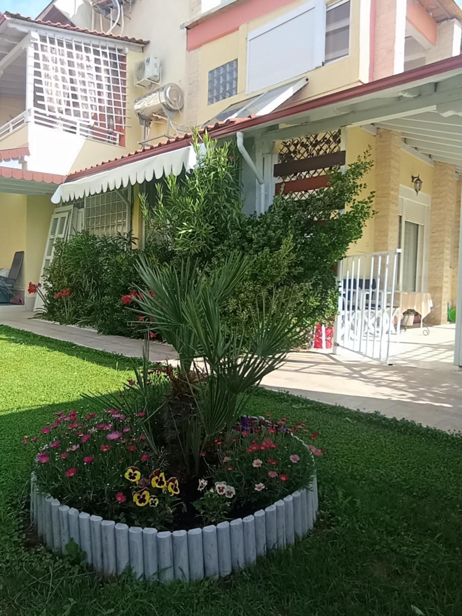 Райский Уголок Nea Moudania Exterior foto